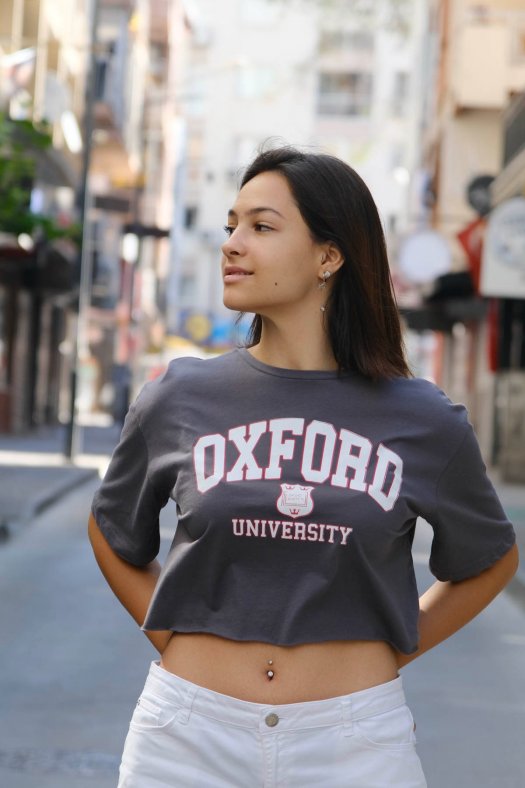 Oxford Baskılı Gri Crop Tişört